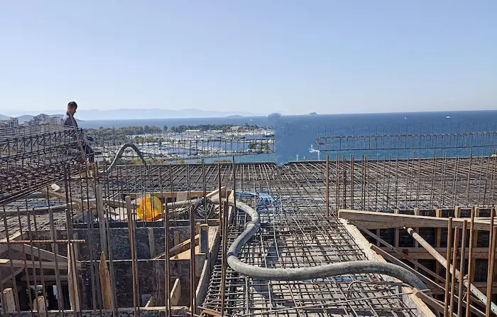 Seyyar beton pompası çalışması
